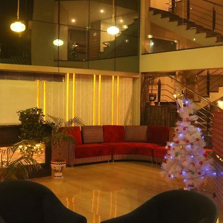 Hotel The Kalyaniz グワーハーティー エクステリア 写真