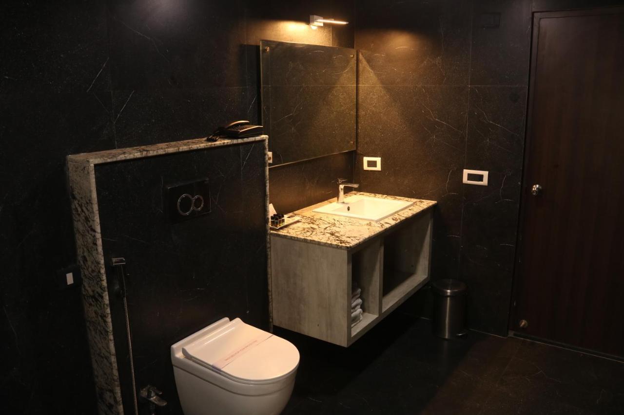 Hotel The Kalyaniz グワーハーティー エクステリア 写真