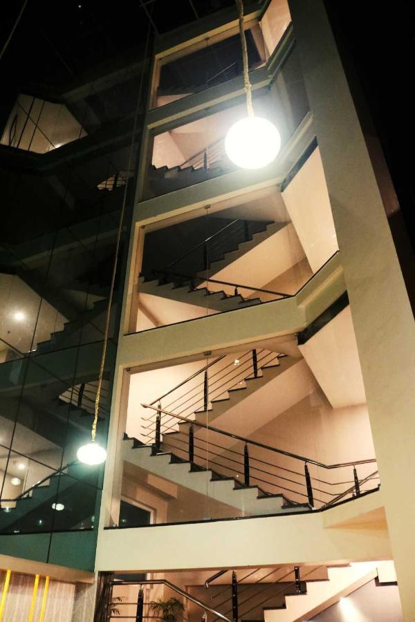 Hotel The Kalyaniz グワーハーティー エクステリア 写真